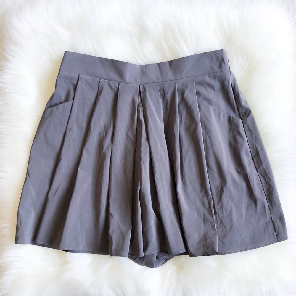 NWT Gray BCBGeneration Pleated Shorts XXS - Picture 1 of 7